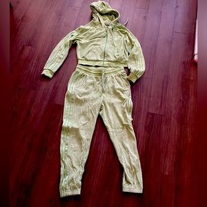 Adidas mint green sweatsuit, excellent condition, M.